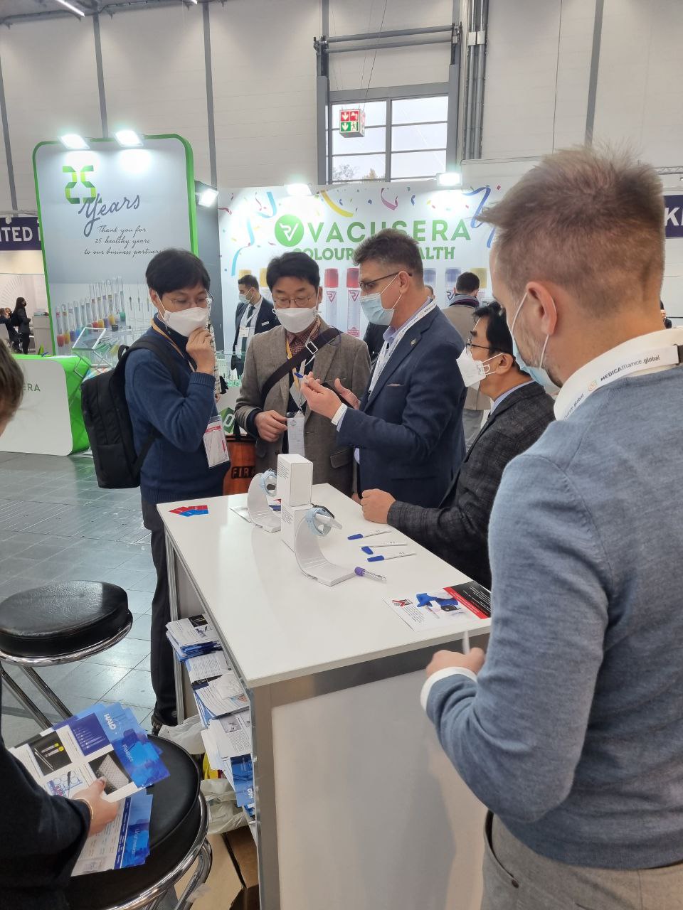 Demostración de Samplify con visitantes en una feria